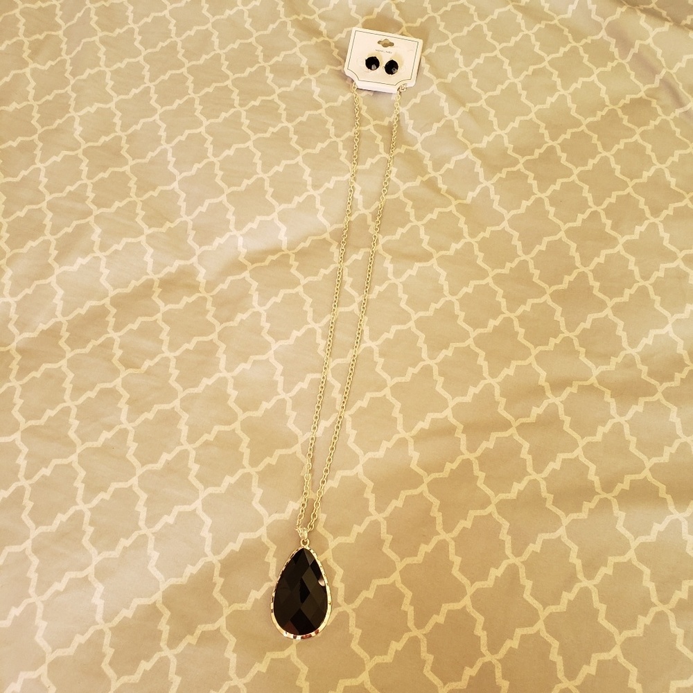 Long large black pendant necklace with earrings